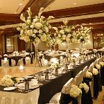 callas,roses,hydrangeas centerpieces perla farms wedding flowers.